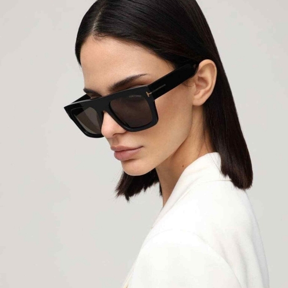 Tom Ford 🖤 RENEE Sunglasses- FT 0847 Shiny Black/Grey Shaded 52/21/140 - Picture 4 of 10